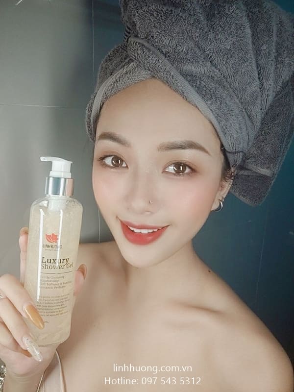 Cach-su-dung-hap-trang-canh-hoa-luxury-shower-gel 